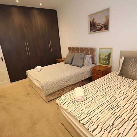 Great West Road Apartments Flat C 런던 외부 사진
