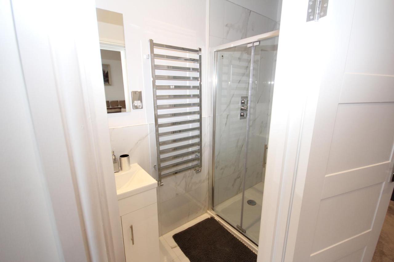 Great West Road Apartments Flat C 런던 외부 사진